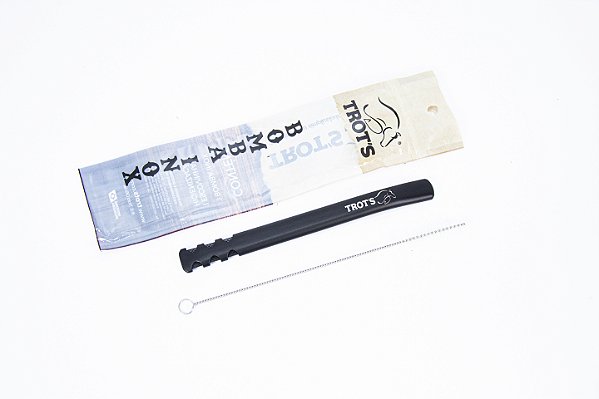 Bomba chata Preta Trots + escova higienizadora