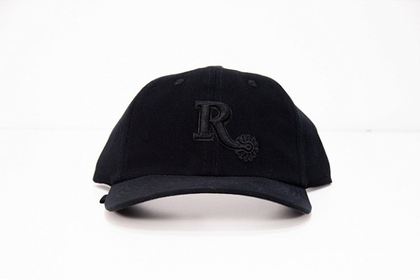 Boné West Barn Preto com bordado preto