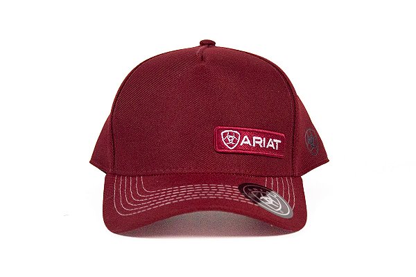 Boné ARIAT - marsala bordado branco