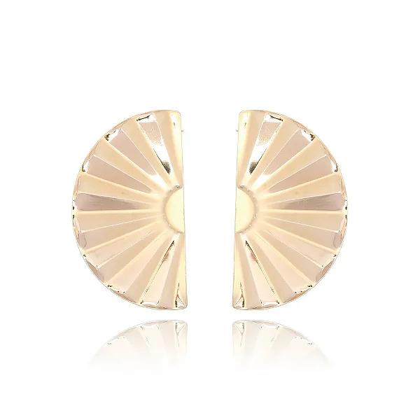 Brinco Detalhado Meia Lua • Banhado a Ouro 18k