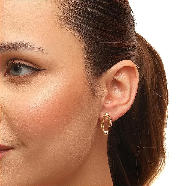 Brinco Orgânico Vazado Oval Texturizado • Banhado a Ouro 18k