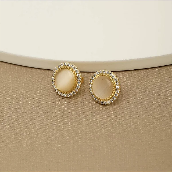 Brinco Redondo com Borda Cravejada e Pedra Central • Banhado a Ouro 18k