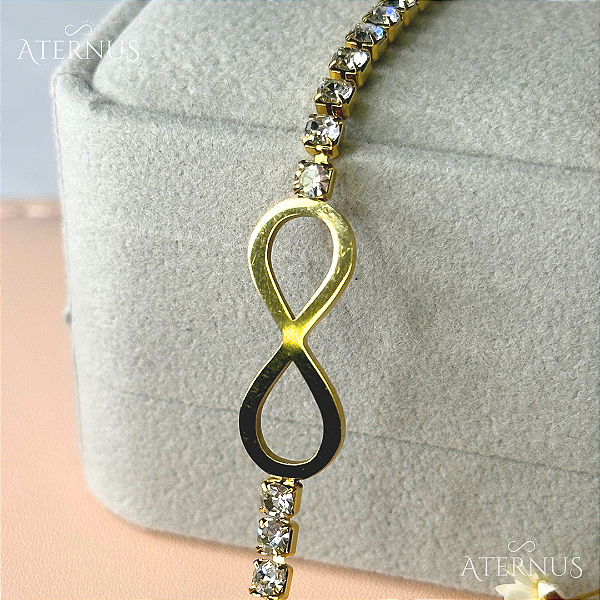 Pulseira Dourada Infinito Cravejada