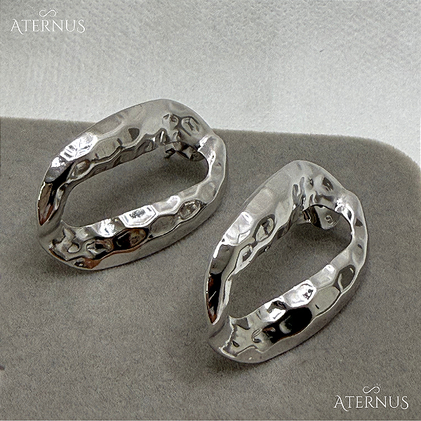 Brinco Oval Texturizado - Ródio