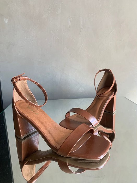 Sandália Antônia Caramelo