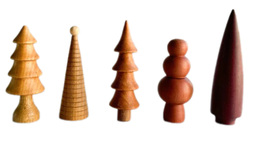Kit com 5 mini árvores de natal feitas em madeira