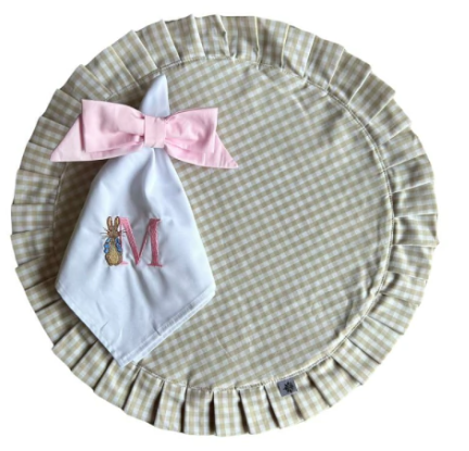 Kit Mesa Babado Monograma Rosa