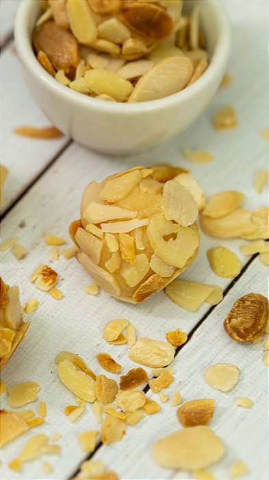 Branquinho com lascas de amêndoas (mín. 24 uni)