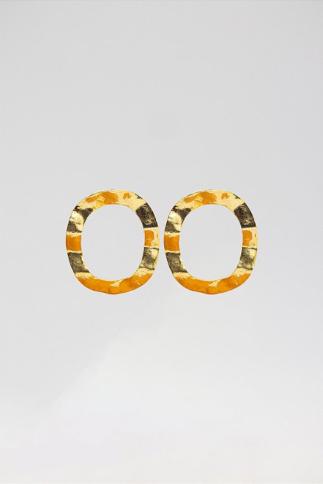 Brinco Elegante Orbe Vazada Acabamento Martelado
