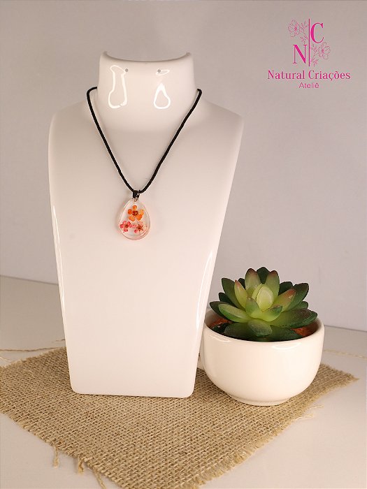 Colar com Pingente de Resina e Flores Naturais - MODEL-20248
