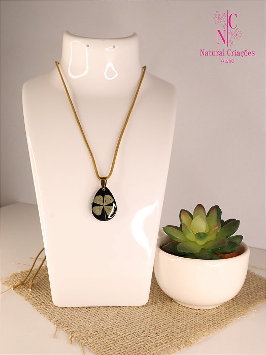 Colar com Pingente de Resina e Flores Naturais - MODEL-202416