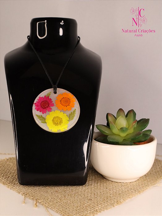 Colar com Pingente de Resina e Flores Naturais - MODEL-202418