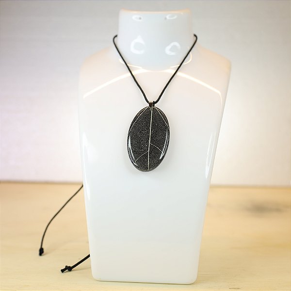 ESQUELETO DE FOLHA - COLAR