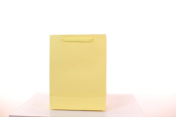 10 Sacolas de Papel Lisas Amarela P - 15LX22AX7Fcm