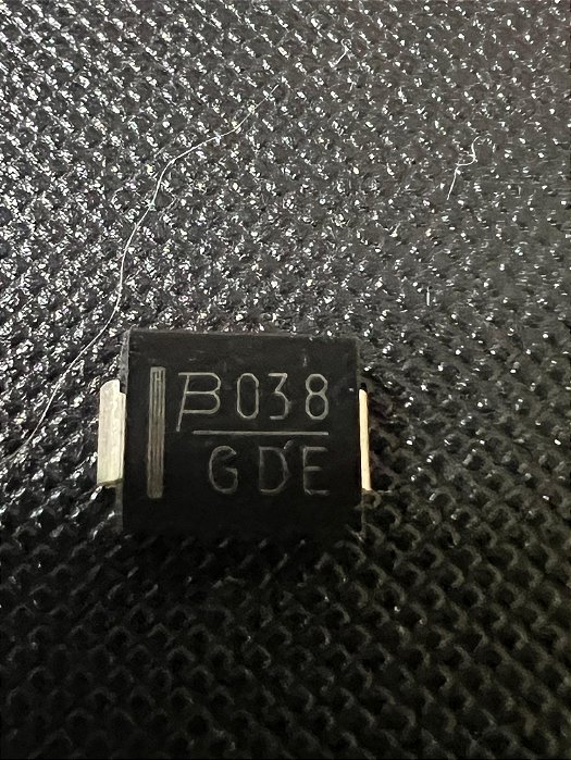 DIODO SUPRESSOR SMD GDE = SMCJ 5.0 A ( 5V UNIDIRECIONAL )