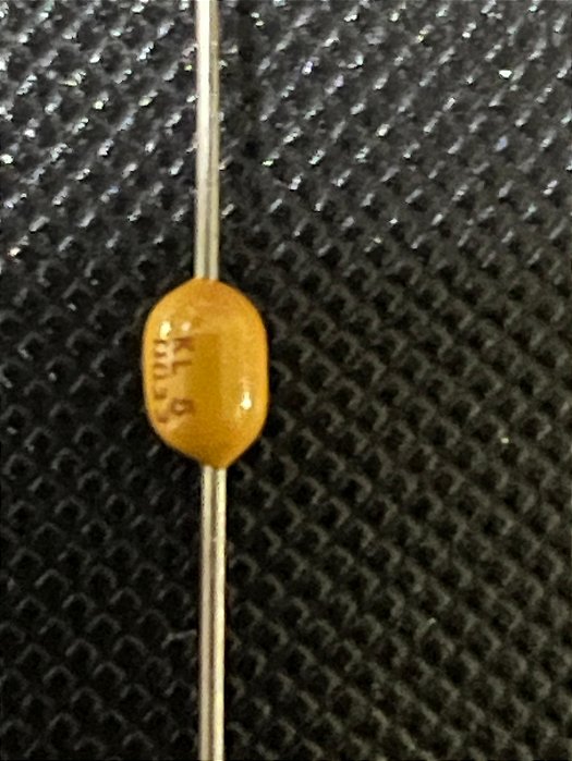 CAPACITOR MULTICAMADA AXIAL 330K/50V  ( KEMET C412C334M5U5CA )
