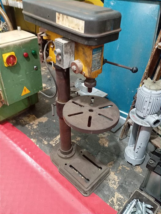 Furadeira de Coluna sem Motor