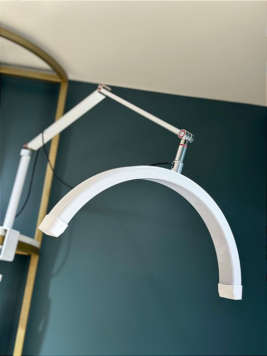 LUMINÁRIA MEIA LUA DE GARRA