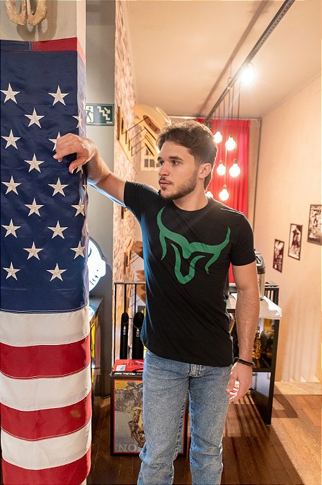Camiseta Marco Véio Preta com Estampa Verde
