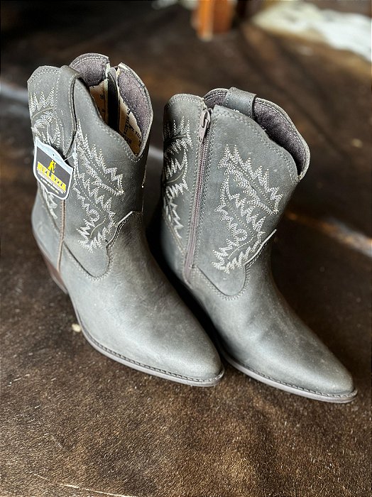 Bota Helazza Feminina Cano Curto