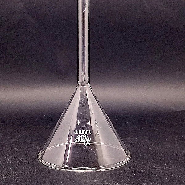 Funil Analítico Liso Haste Curta Diâmetro 100mm Vidro Boro 3.3 - Capacidade 125ml