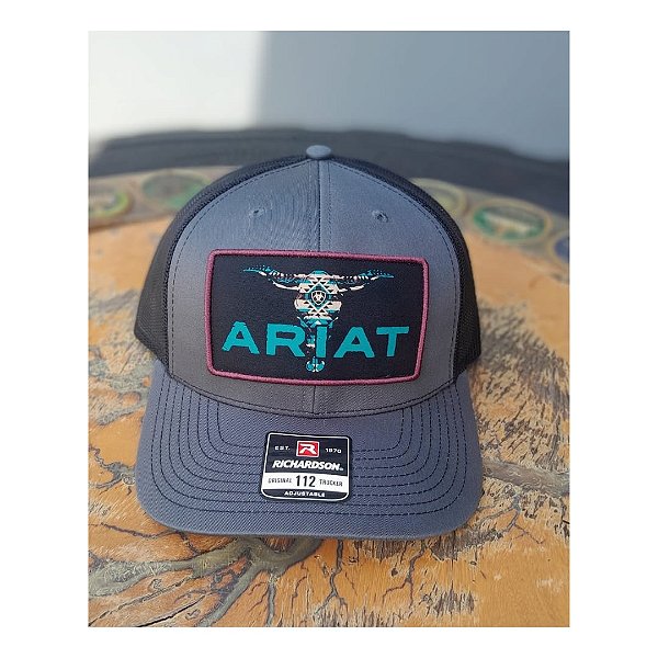 BONE ARIAT IMPORT. CINZA LOGO BOI