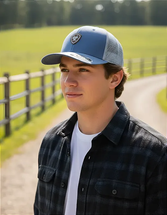 BONÉ ARIAT AZUL LOG TRIAGULO MARROM