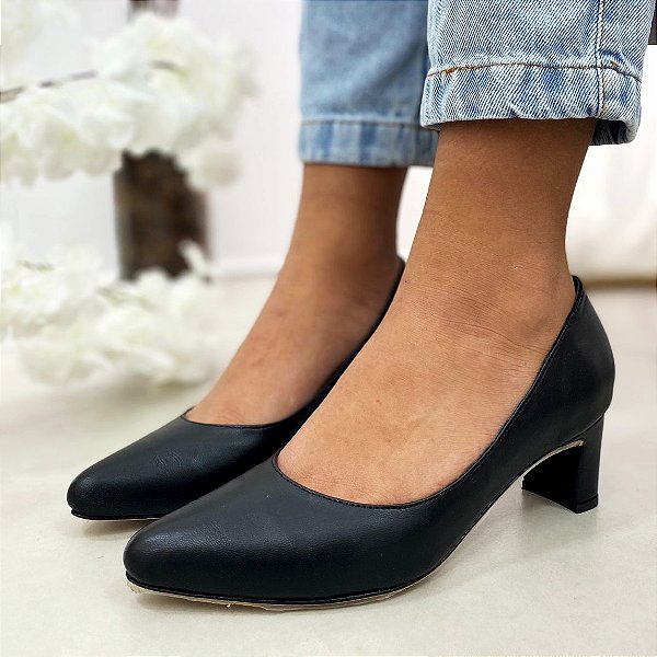 Scarpin em couro legítimo sem detalhes - Modelo Lavoliie Linha Clássicos