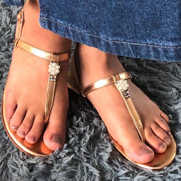 Sandália Rasteira Feminina em couro metalizado - Modelo Belle Perle