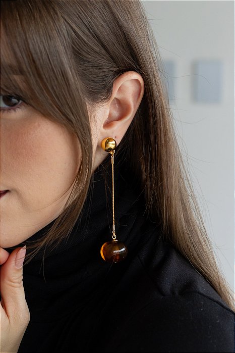 BRINCO GRANDE LY PEDRA IRREGULAR BANHADA A OURO 18 K