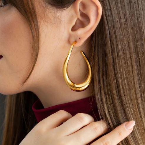 BRINCO DE ARGOLA FRAN ORGÂNICA LISA BANHADO A OURO 18K