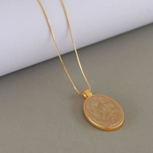 COLAR COM PINGENTE HELENA REDONDO CARAMELO BANHADO A OURO 18K