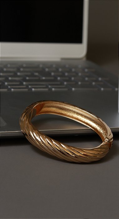 BRACELETE JADE TRABALHADO BANHADO A OURO 18K