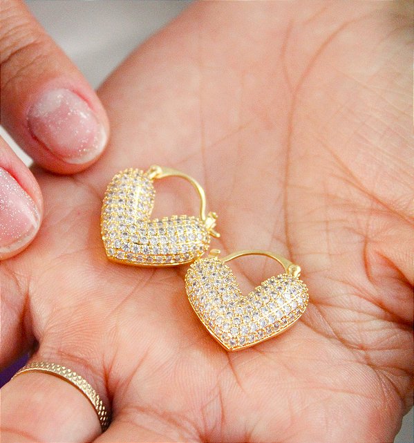 BRINCO REGIANE CORAÇÃO CRAVEJADO BANHADO A OURO 18K