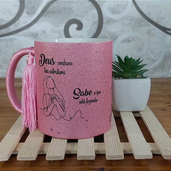 Caneca Rosa Glitter - Deus Conhece sua estrutura