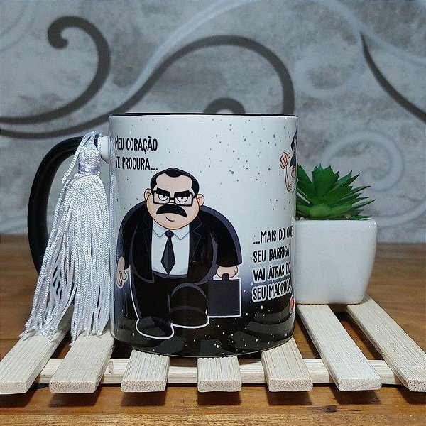 Caneca Alça e Interior Preto - Meu coração te Procura