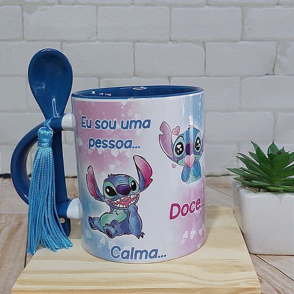 Caneca Sou uma pessoa calma vocês que me estressam - Stitch - alça com colher
