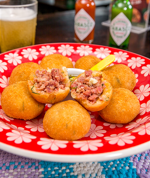 Bolinho de Calabresa com Queijo - Pacote de 1kg com salgados de 20g