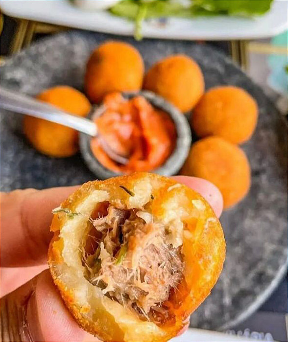 Bolinho de Costela Bovina - Pacote de 1kg com salgados de 20g