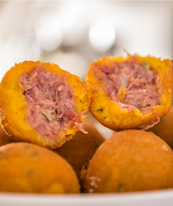 Bolinho de Abóbora com Carne Seca e Requeijão - Pacote de 400g com salgados de 20g