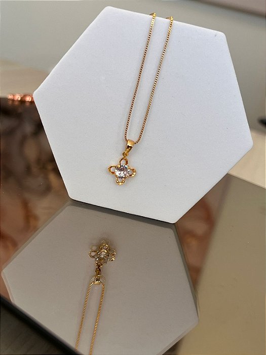 Colar Flor com ponto de Luz Banhado a Ouro 18k