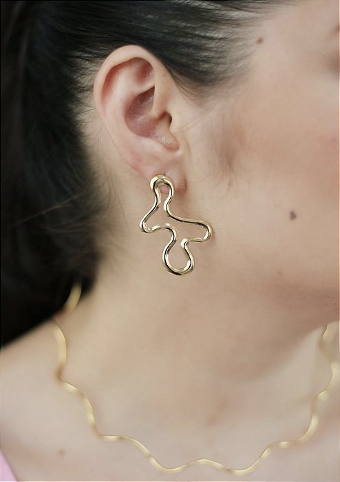 Brinco Orgânico Vazado Banhado a Ouro 18k
