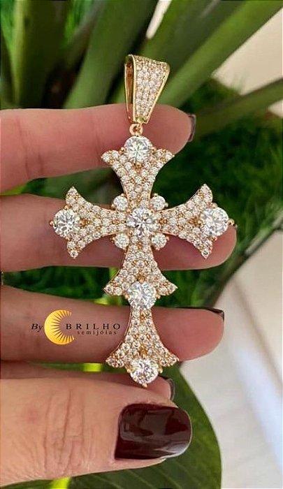 Pingente de crucifixo todo cravejado com zircônias dourado (1659)