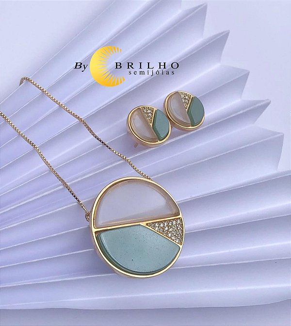 Conjunto de colar (fecho lagosta com extensor) e brinco de pedra cristal e aventurina com zircônia dourado (11068/10015)