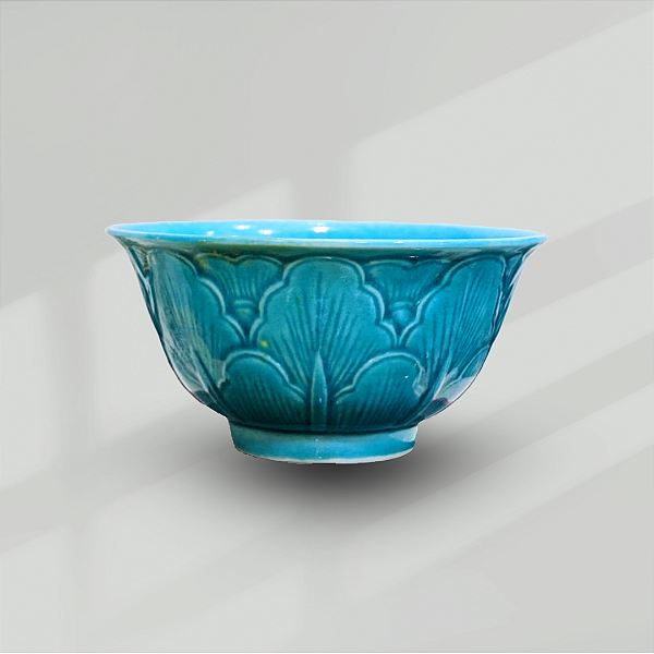 Xícara de Chá Chinesa Antiga - Porcelana Turquesa com Decoração em Folha de Bananeira - Dinastia Ming