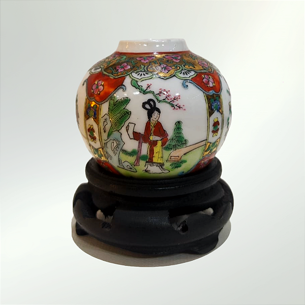 Pote de Porcelana Chinoiserie com Motivos de Gueixas e Pássaros – Período República Chinesa (Séc. XX)