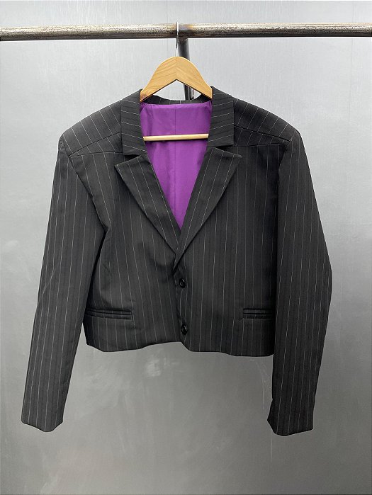 Cropped Blazer Among Crows