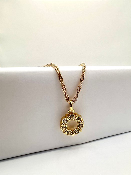 Colar com pingente círculo com zircônias