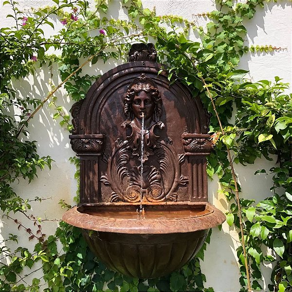 Fonte de Parede Cara de Minerva