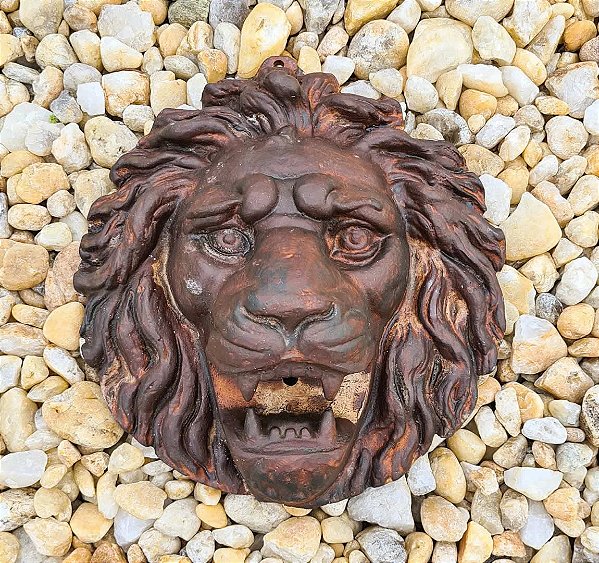 Fonte de Parede Cara de Leão Simples